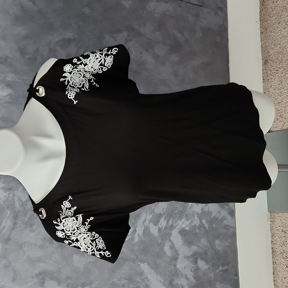 Cable & Gauge Black Cold Shoulder Blouse With White Flowers Sz MD
